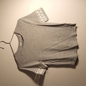 Gray tee with floral embroidery sleeves